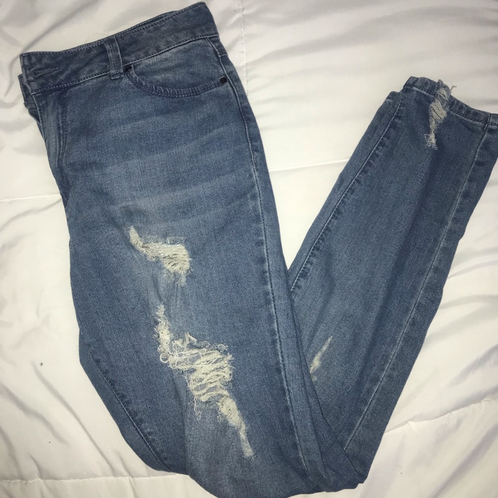 BLUE SPICE light wash ripped jeans